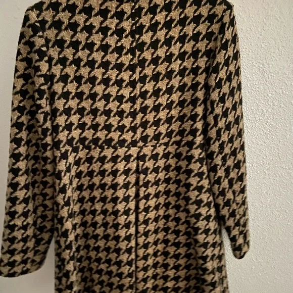 Pea Herringbone Coat - Picture 3 of 6